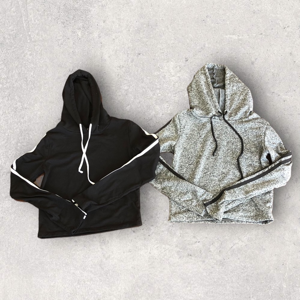 ⭐️ 2 Girls M Black & Grey Feathers Hooded Sweatshirts